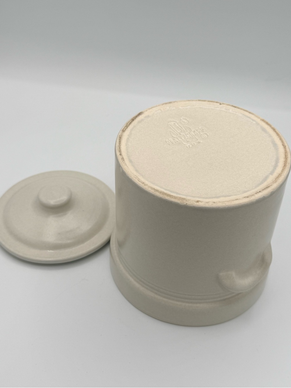 Pfaltzgraff Yorktowne stoneware Tea canister with lid - Picture 4 of 7